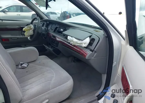 2000 Mercury Grand Marquis Gs z USA, uszkodzony, nr VIN 2MEFM74W0YX670777